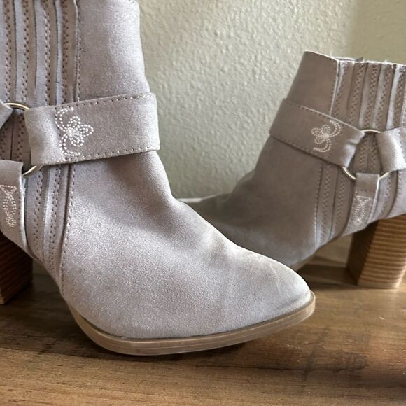 Qupid Light Grey Ankle Booties Size 6 - Picture 3 of 11